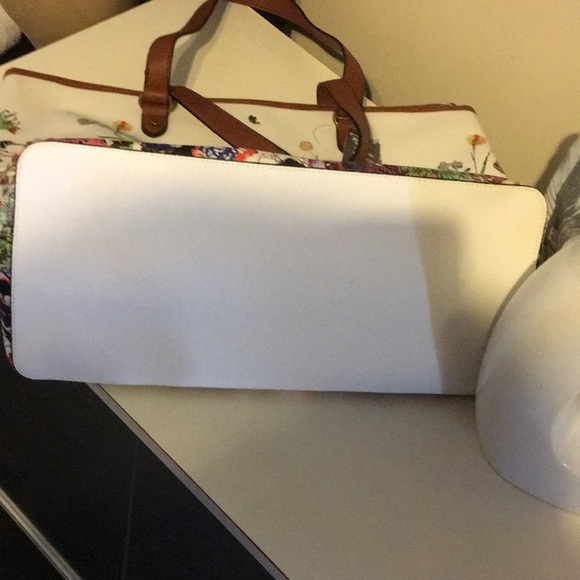 Elliot Luca Leather Handbag - Picture 2 of 5